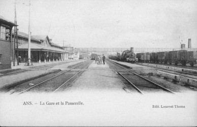 ANS LA GARE ET LA PASSERELLE HLV.jpg